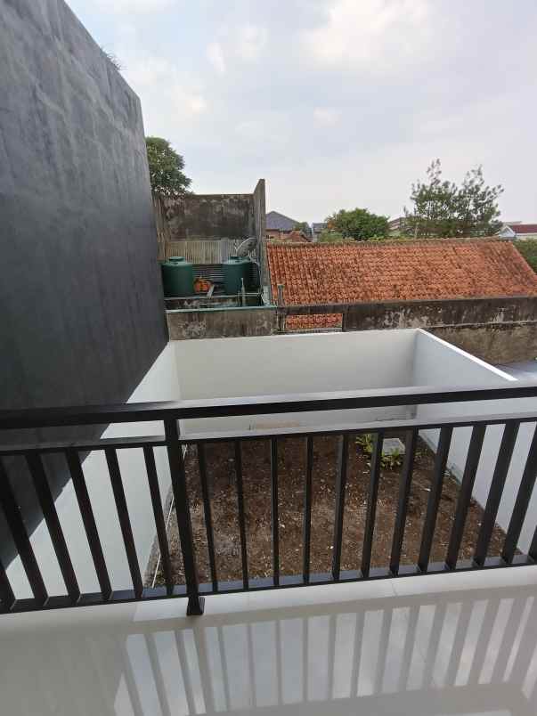 dijual rumah cihanjuang