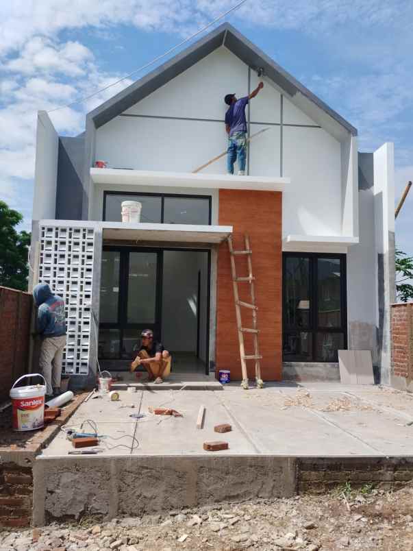 dijual rumah cijamil