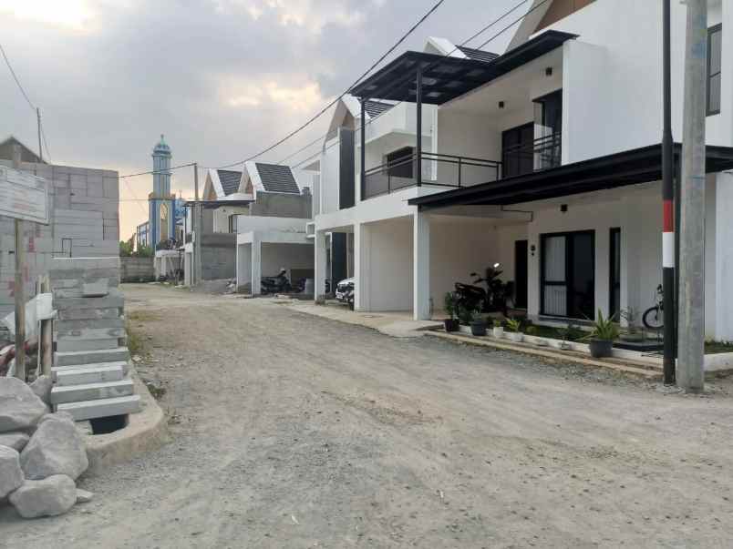 dijual rumah cipamokolan