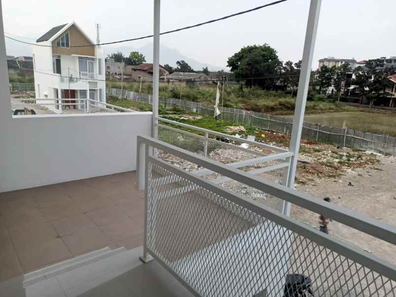 dijual rumah cipamokolan