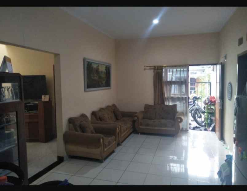 dijual rumah cisaranten