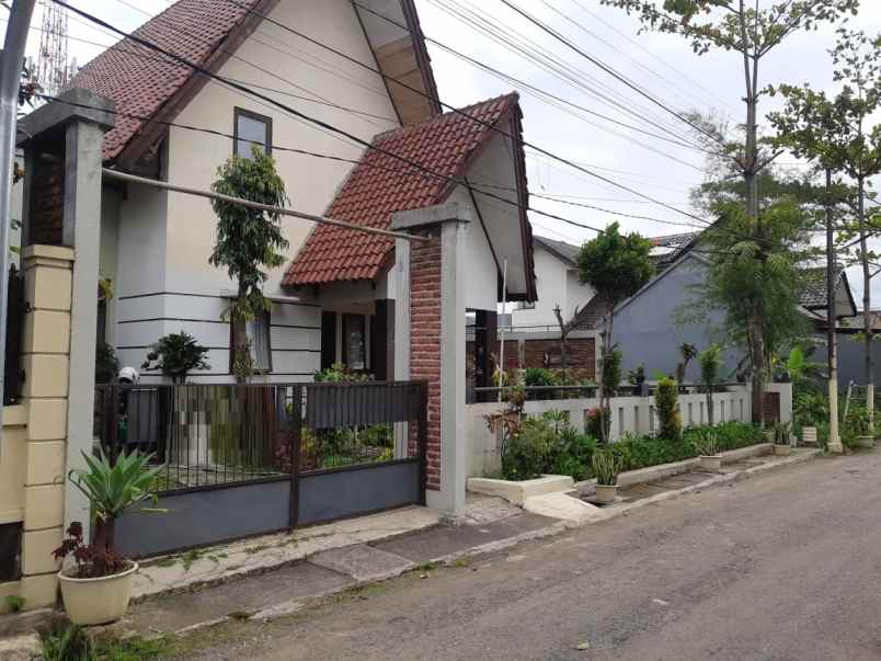 dijual rumah cisaranten kulon