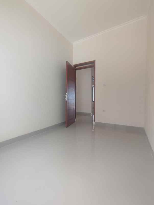 dijual rumah cisaranten kulon