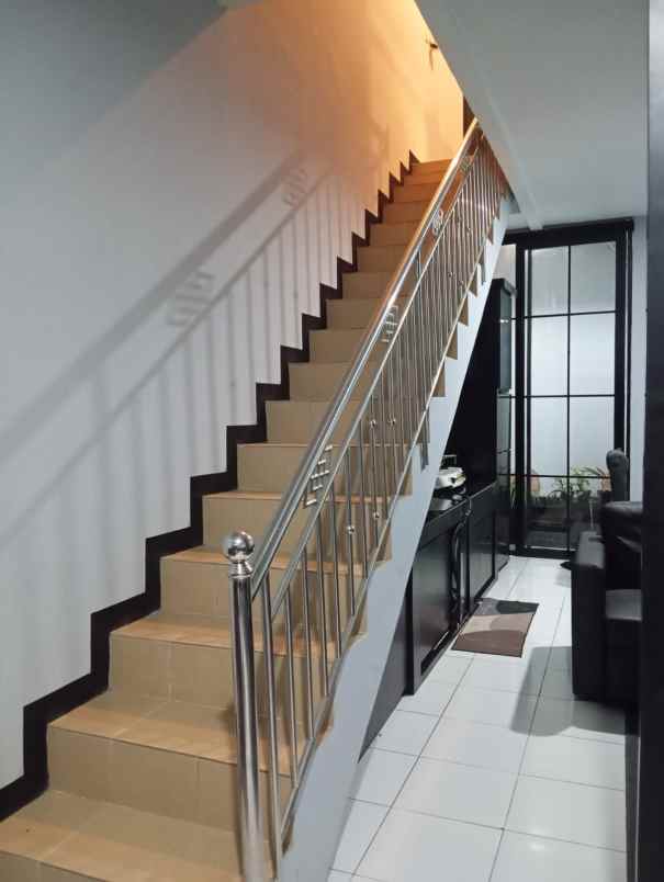 dijual rumah cisasawi cihanjuang