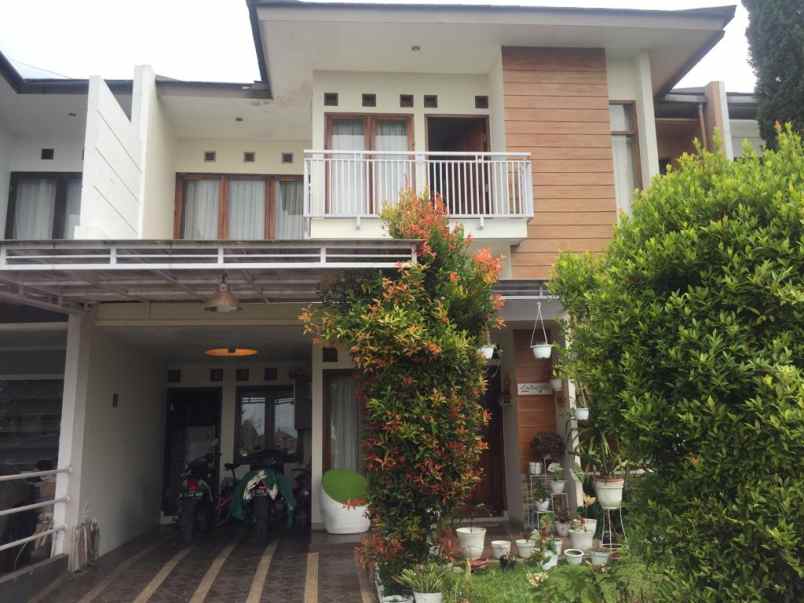 dijual rumah cisintok