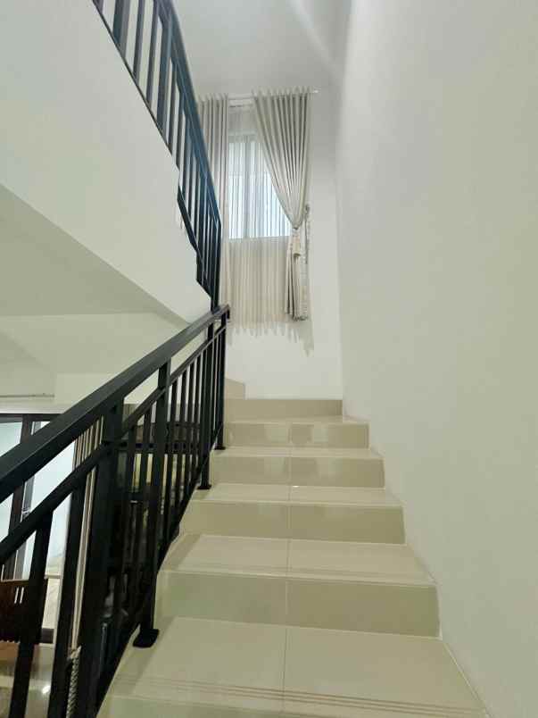 dijual rumah citra lake sawangan