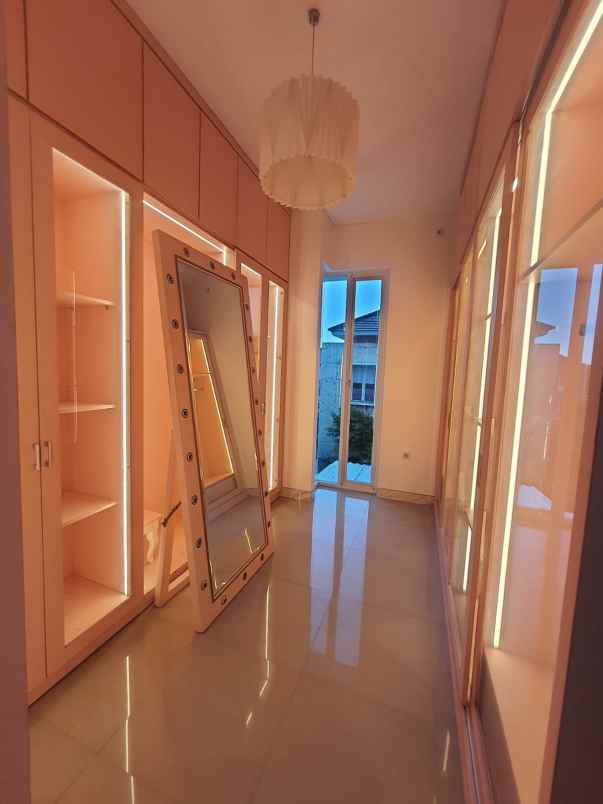 dijual rumah citraland surabaya