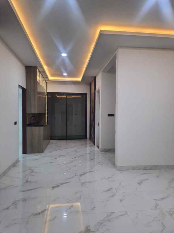 dijual rumah citraland surabaya