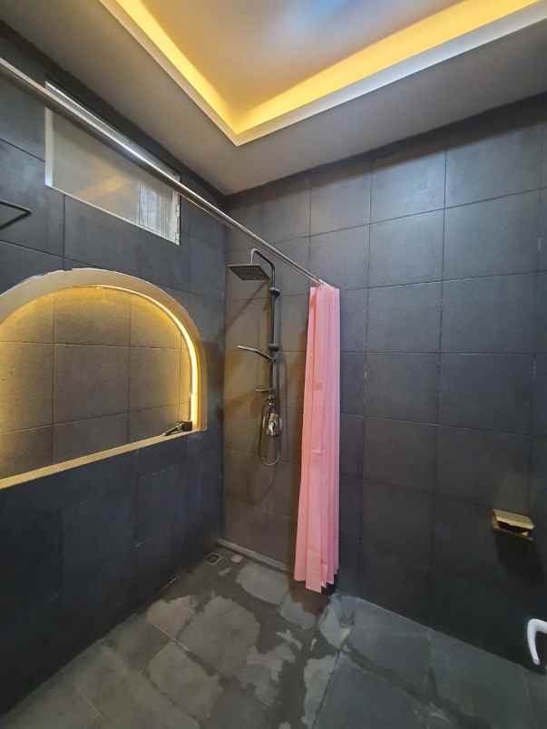 dijual rumah citraland surabaya