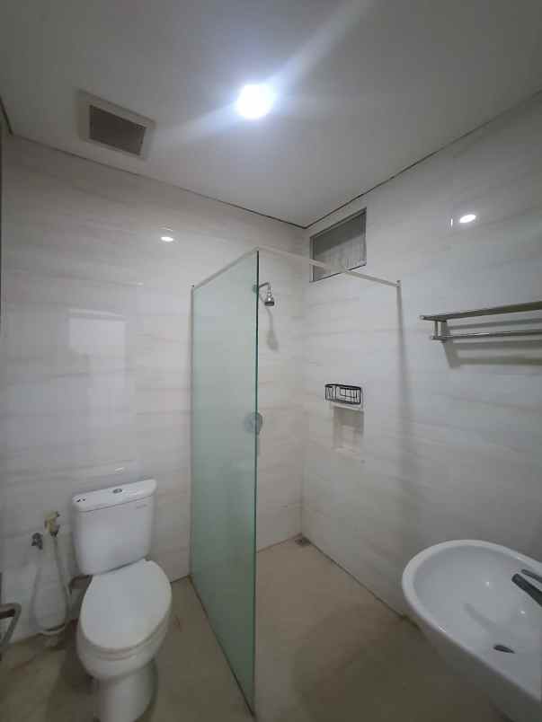 dijual rumah citraland surabaya