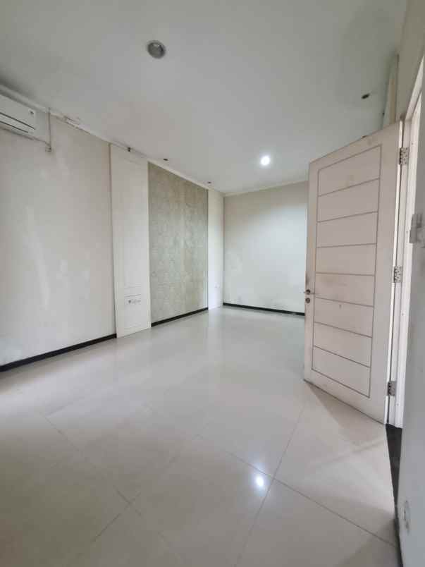 dijual rumah citraland surabaya