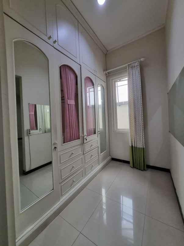 dijual rumah citraland surabaya