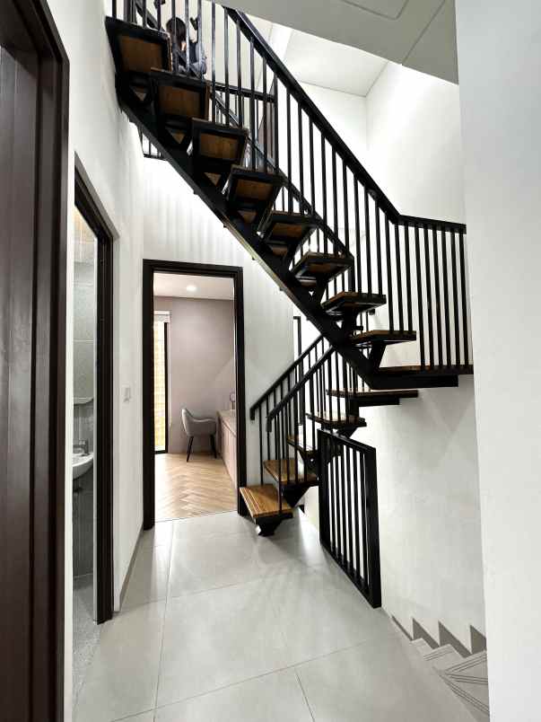 dijual rumah cluster mahakam jgc