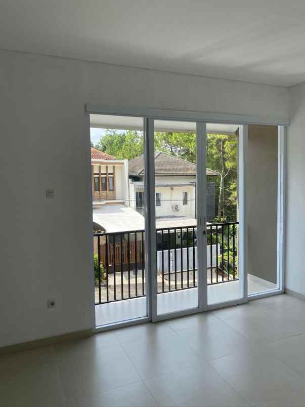 dijual rumah cluster mustika residence