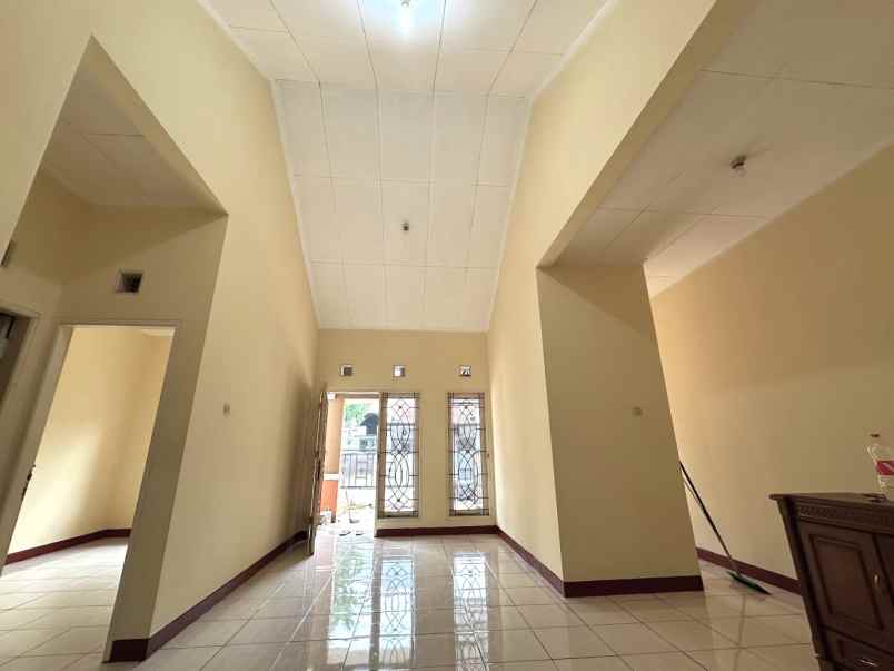 dijual rumah cluster taman sari kota