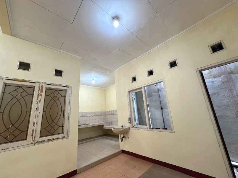 dijual rumah cluster taman sari kota