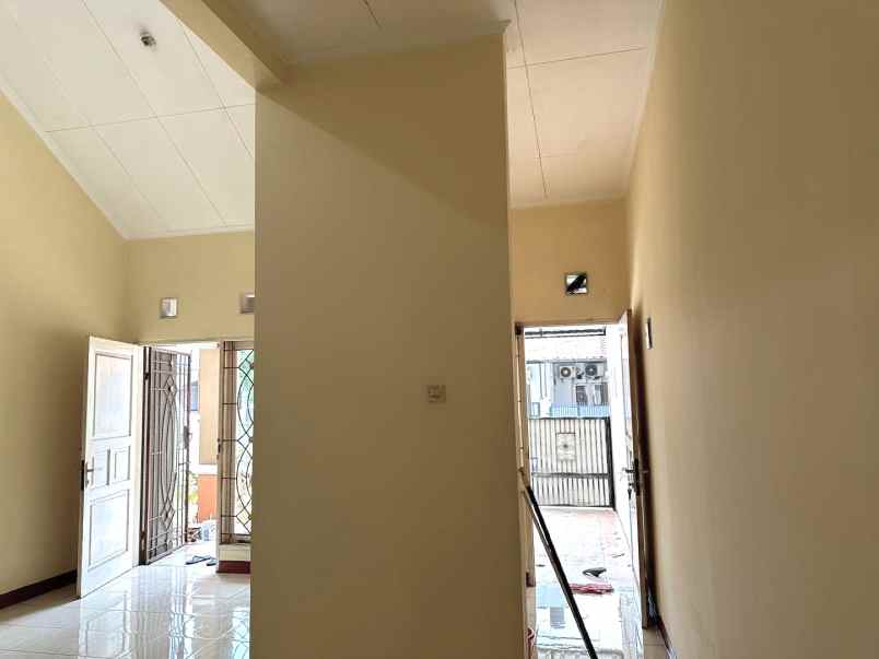 dijual rumah cluster taman sari kota