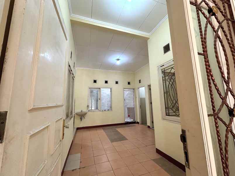 dijual rumah cluster taman sari kota