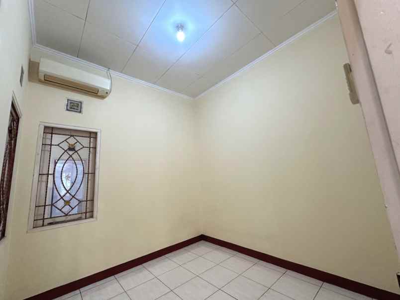 dijual rumah cluster taman sari kota