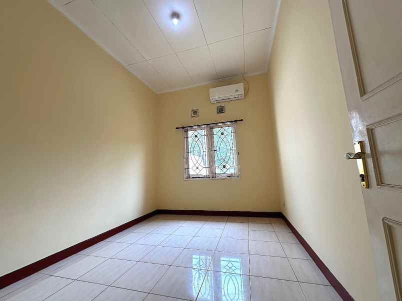 dijual rumah cluster taman sari kota