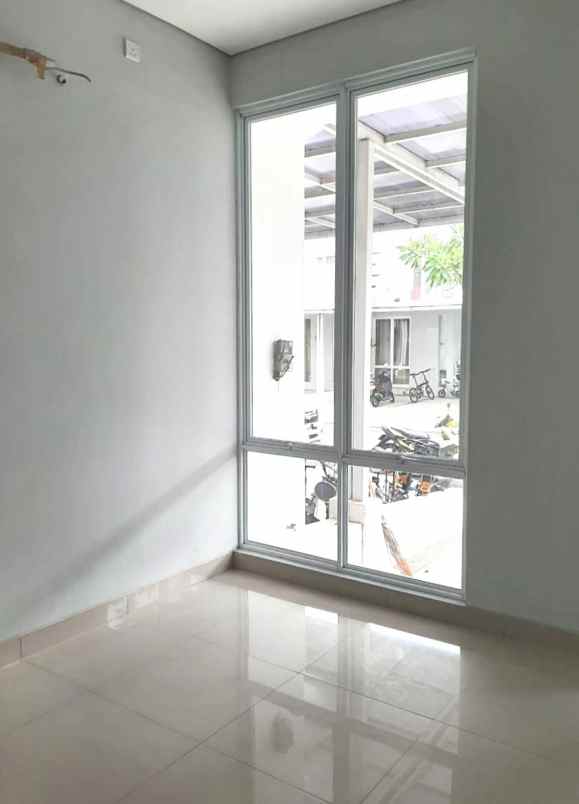 dijual rumah cluster yarra jgc jakarta