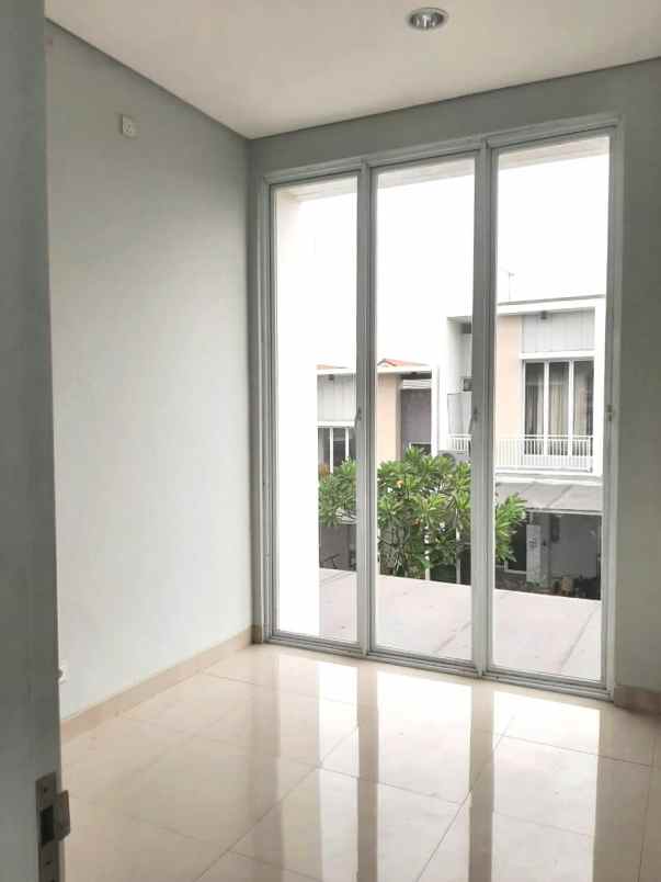 dijual rumah cluster yarra jgc jakarta