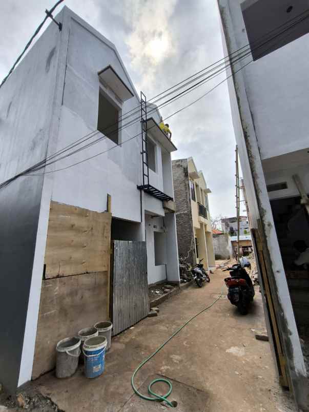 dijual rumah condet