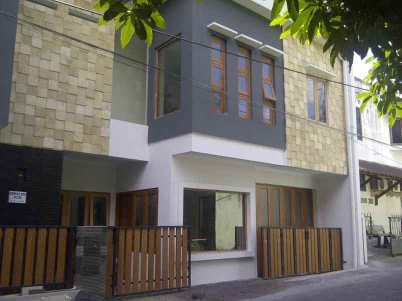 dijual rumah condong catur