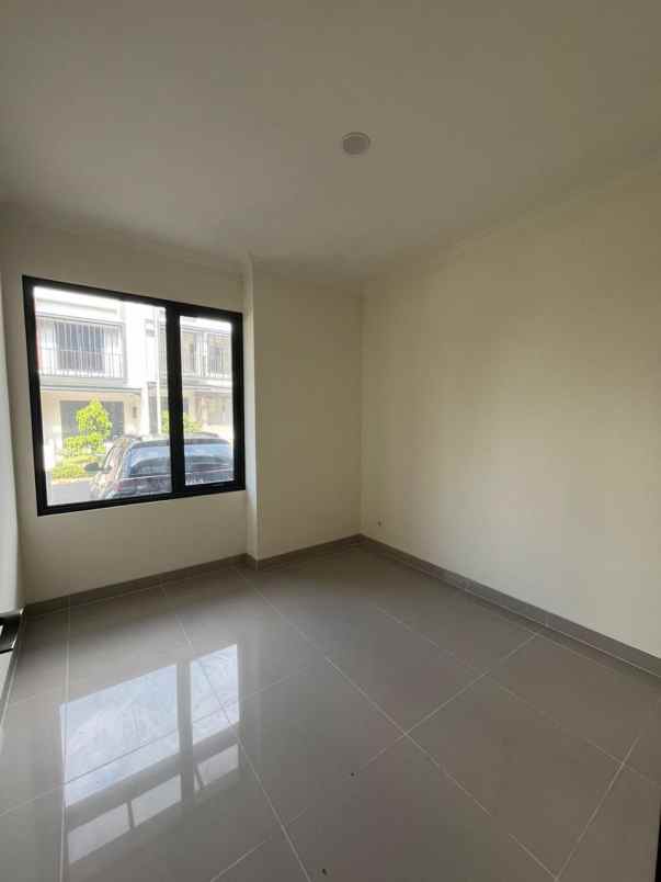 dijual rumah dalam cluster summarecon serpong