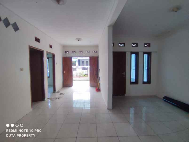 dijual rumah dalam komplek cipageran haji gopur