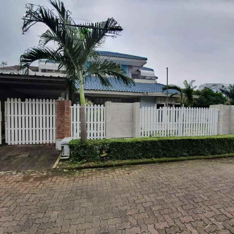 dijual rumah dalam komplek di lebak bulus