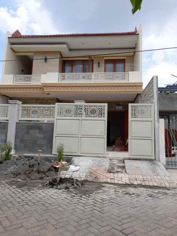 dijual rumah darmo harapan indah