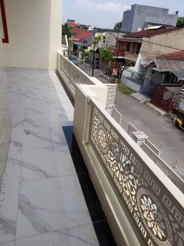 dijual rumah darmo harapan indah