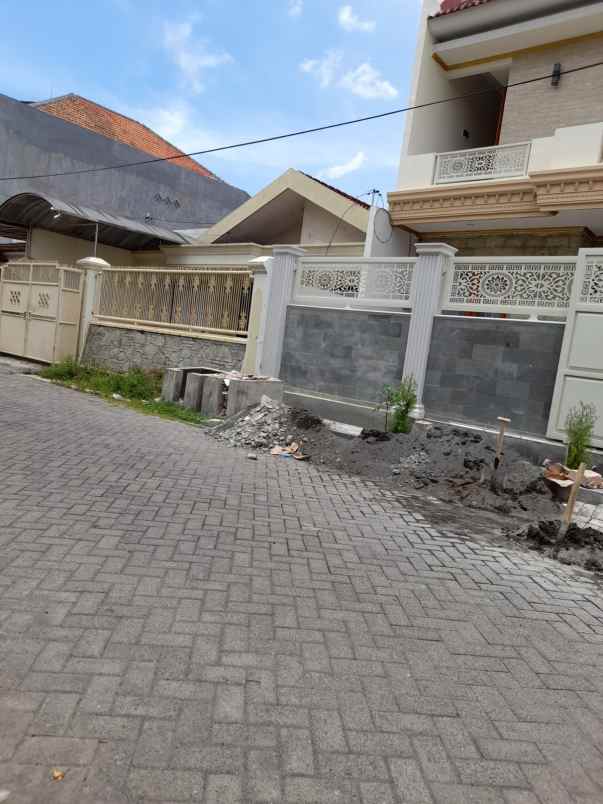 dijual rumah darmo harapan indah