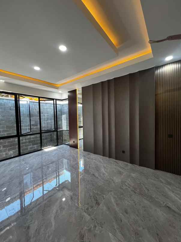 dijual rumah de louvre wisata bukit mas ii