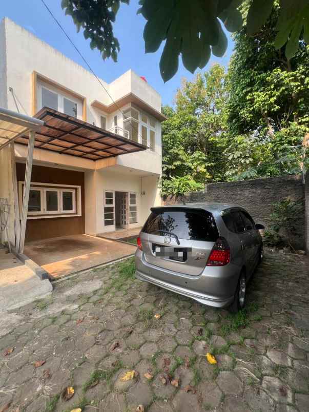 dijual rumah dekat jl wibawa mukti