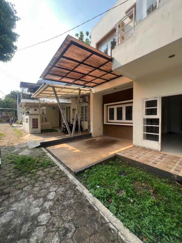 dijual rumah dekat jl wibawa mukti