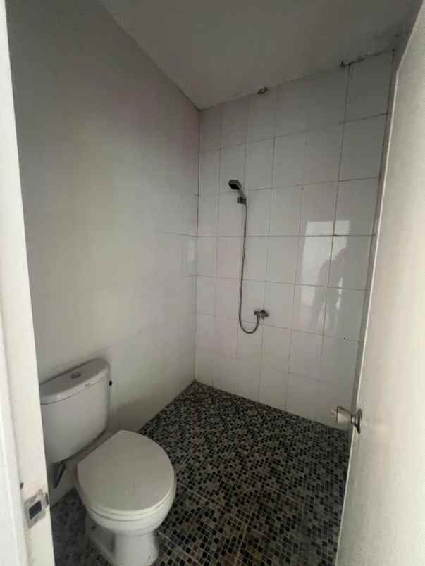 dijual rumah dekat jl wibawa mukti