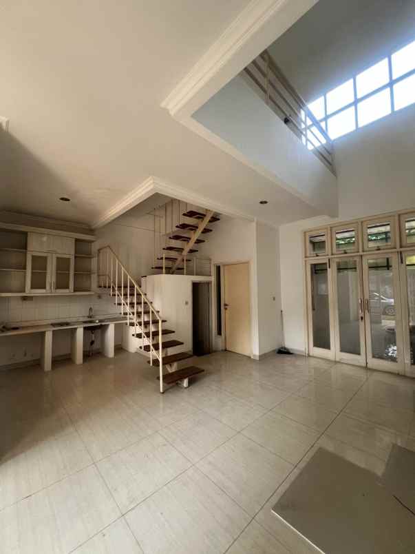 dijual rumah dekat jl wibawa mukti