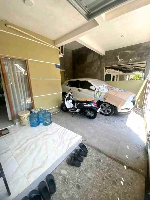 dijual rumah dekat kampus stipram