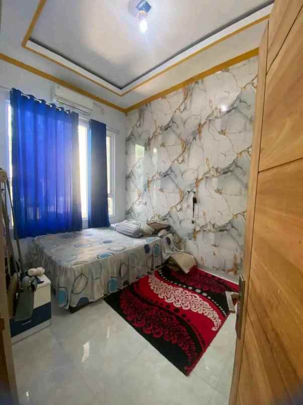 dijual rumah dekat kampus stipram