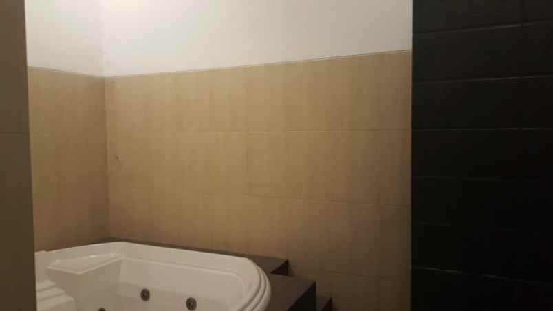 dijual rumah dekat plaza marna