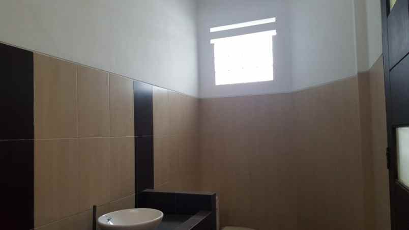 dijual rumah dekat plaza marna