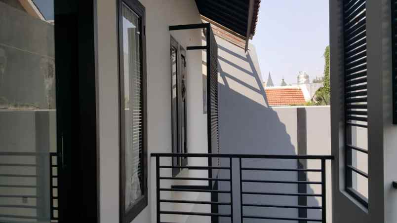 dijual rumah dekat plaza marna