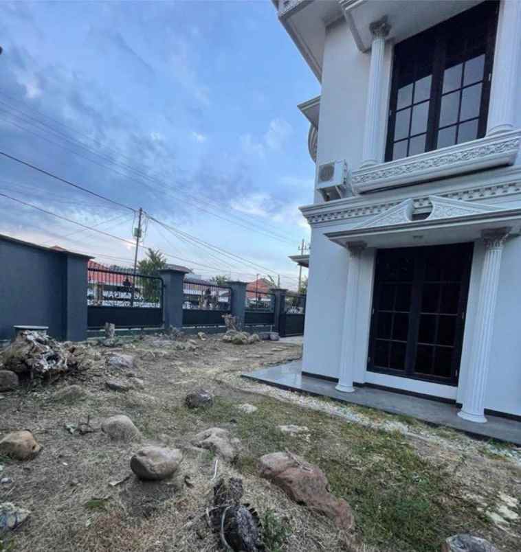 dijual rumah dharmahusada utara