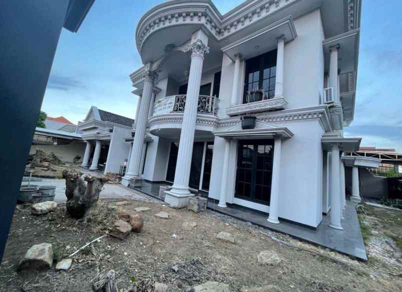 dijual rumah dharmahusada utara