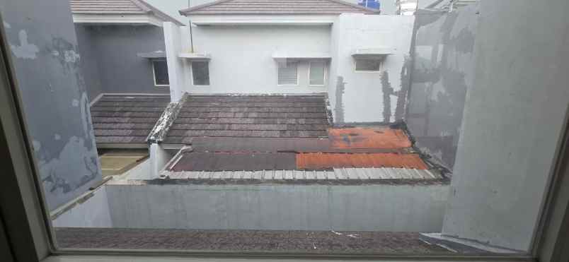 dijual rumah di jakarta garden city