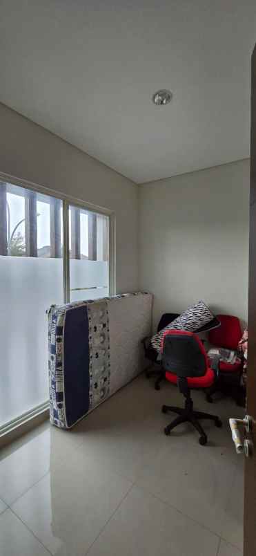 dijual rumah di jakarta garden city
