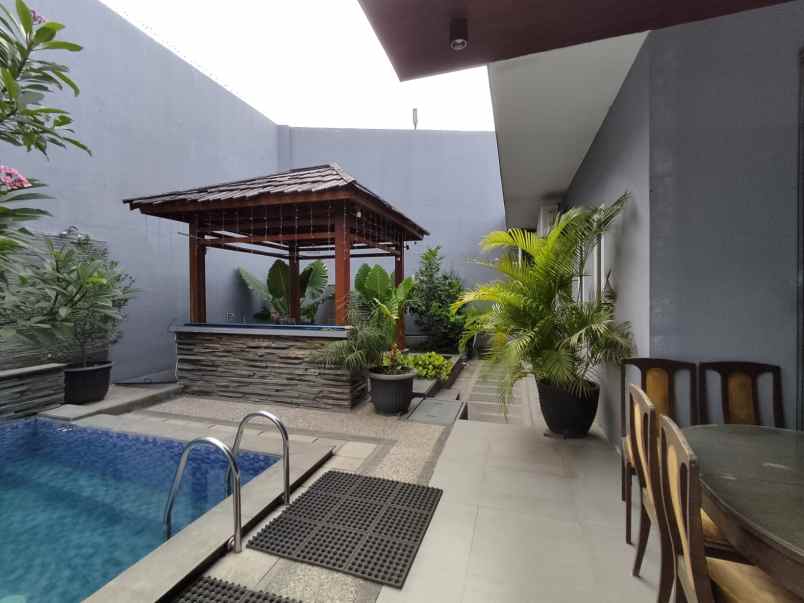 dijual rumah di pinggir jalan raya cirebon kota