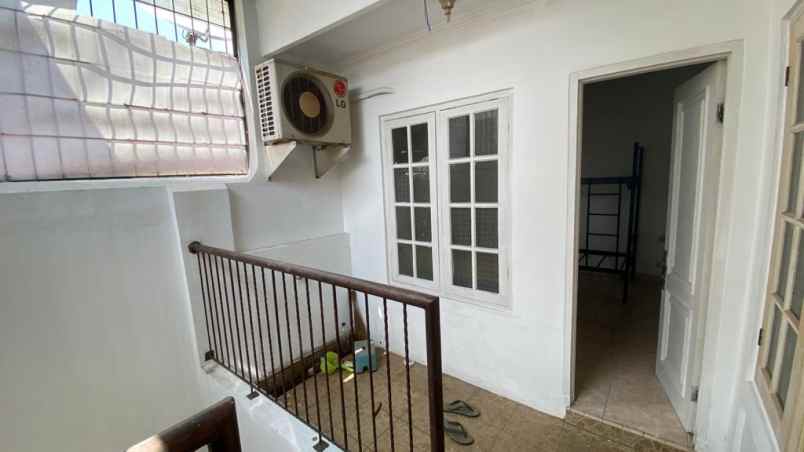 dijual rumah di raffless hills